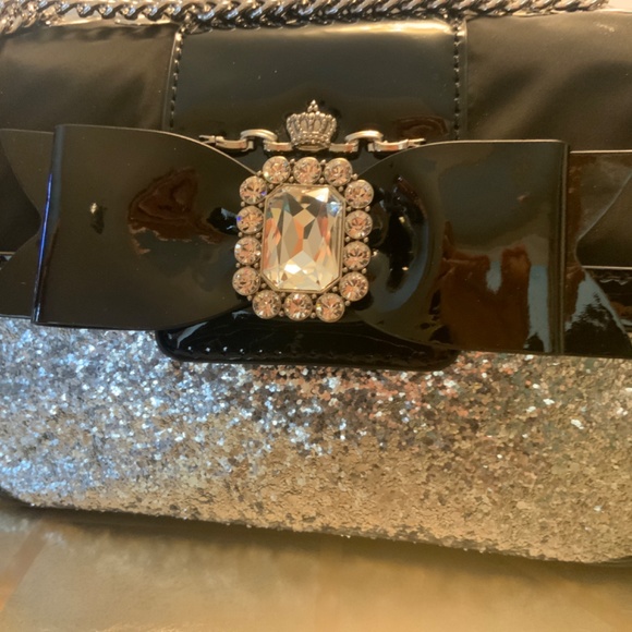 Brighton Purse “My Flat In London” 9”x6”x4.25” Adjustable Chain Strap - Picture 8 of 14